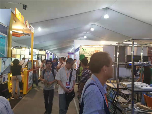 专家委一行参观2019菲律宾国际建材展